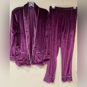❤️❤️Women’s Velour 2 Pieces House Suit, Size L